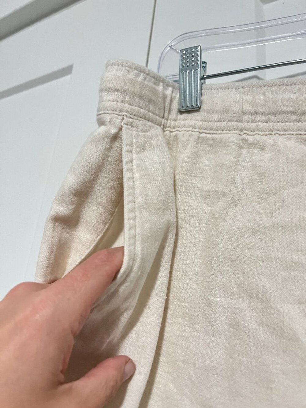New Banana Republic Large Ivory Beige Linen Deck 7" Shorts with Pockets - Picture 8 of 9